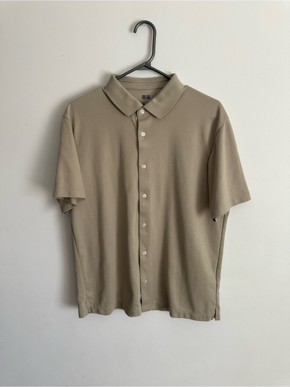 Uniqlo Short Sleeve Button Up Collared Shirt